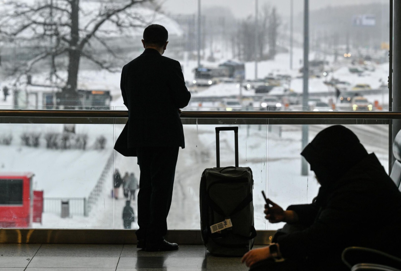 Снежный коллапс: как отстоять права при отмене рейса и не попасть в беду