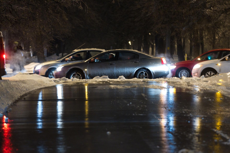 Снежный коллапс: как отстоять права при отмене рейса и не попасть в беду