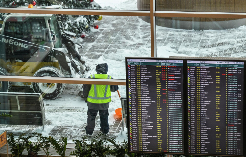 Снежный коллапс: как отстоять права при отмене рейса и не попасть в беду
