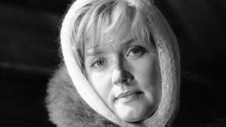 Спектакль, где играла Алентова, вывели из репертуара Театра Пушкина