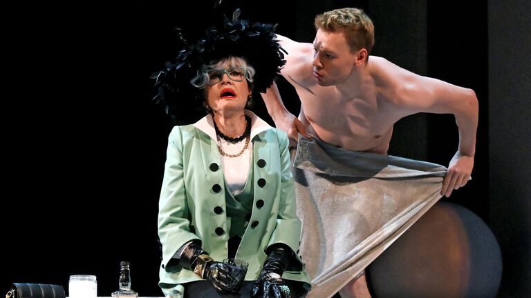 Спектакль, где играла Алентова, вывели из репертуара Театра Пушкина