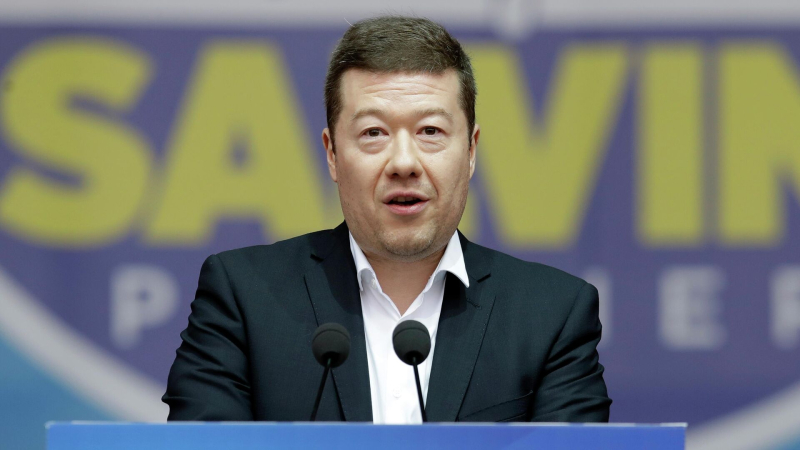 Спикер парламента Чехии назвал провокацией флаг Украины в центре Праги