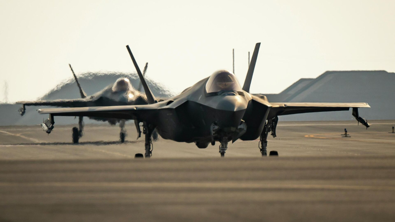 США перебрасывают в Европу истребители, пишут СМИ