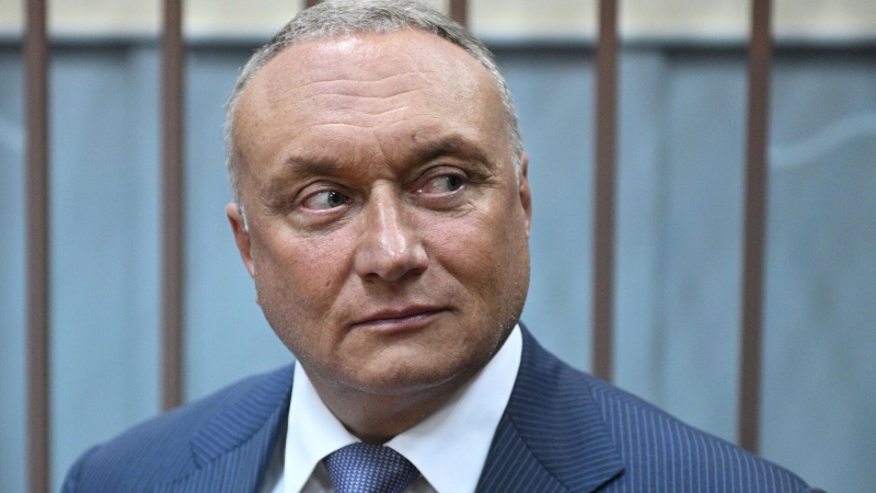 Суд взыскал более 609 миллионов рублей с экс-сенатора Савельева