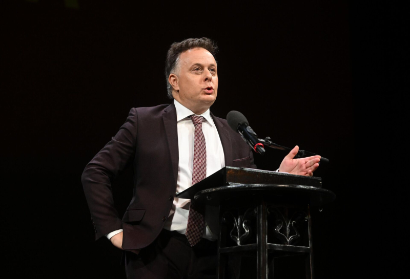 Театр Вахтангова начал гастроли в Дубае, билеты на "Войну и мир" раскуплены