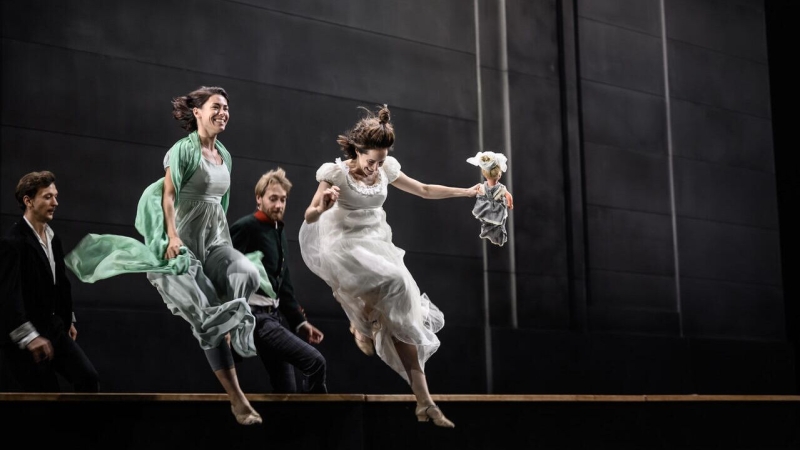 Театр Вахтангова выступит в Дубае со спектаклем "Война и мир"