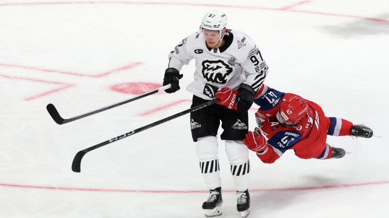 Тренер "Трактора" ждет информации о состоянии хоккеиста Глотова