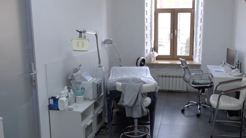 У сотрудницы клиники, где умерла пациентка, не было высшего образования