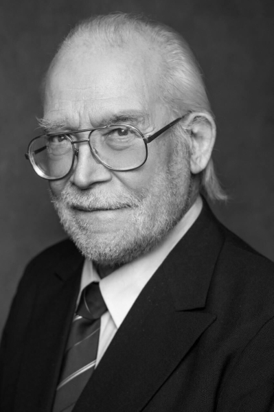 Умер заслуженный артист России Виктор Рухманов