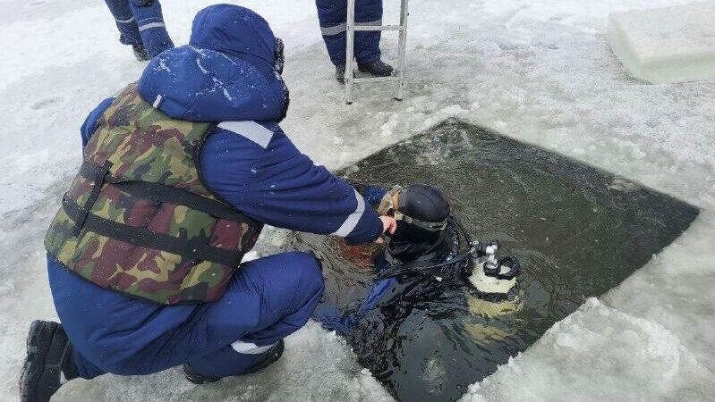 В Брянске спасатели пробурили 2,5 тысячи лунок при поиске детей