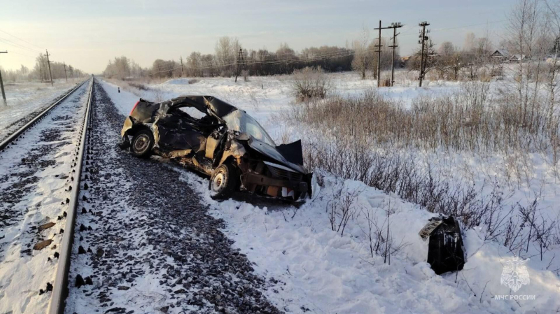 В ДТП с поездом в Псковской области погибли четыре человека