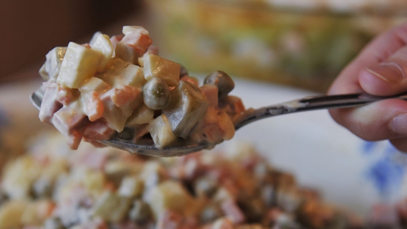 В Госдуме предложили добавить в школьное меню новогодние блюда