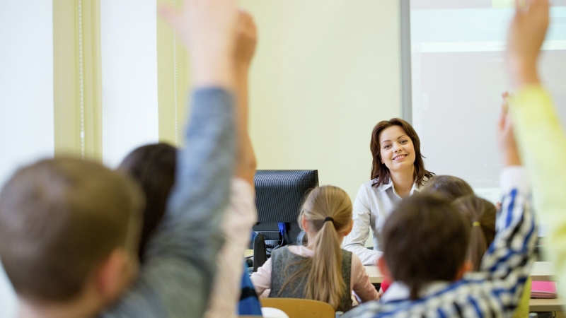 В Госдуме предложили в несколько раз повысить зарплату школьным учителям