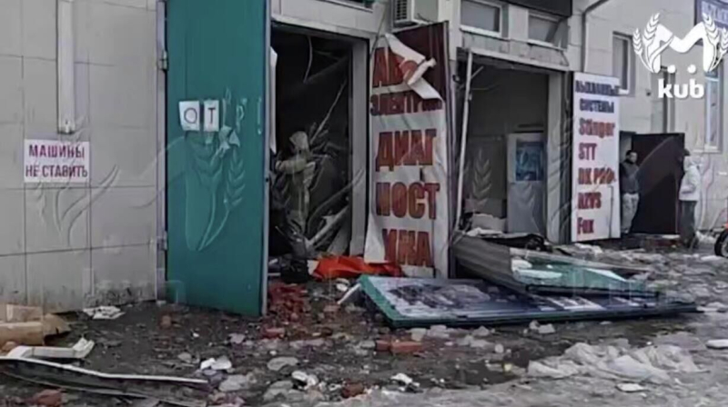 В Краснодаре при взрыве в автомастерской пострадали четыре человека