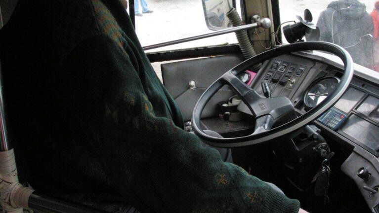 В Крыму пассажир избил водителя автобуса за просьбу уступить место девушке