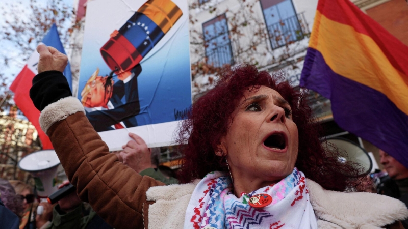 В Мадриде сотни человек вышли на митинг в поддержку Венесуэлы