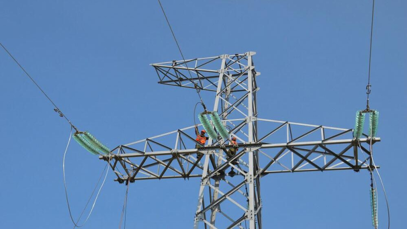 В нескольких районах ЛНР пропало электроснабжение после атаки дронов