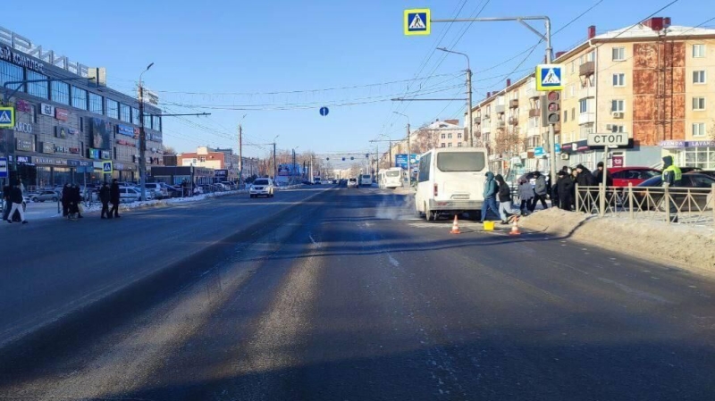 В Омске водитель "Газели" сбил трех человек на пешеходном переходе