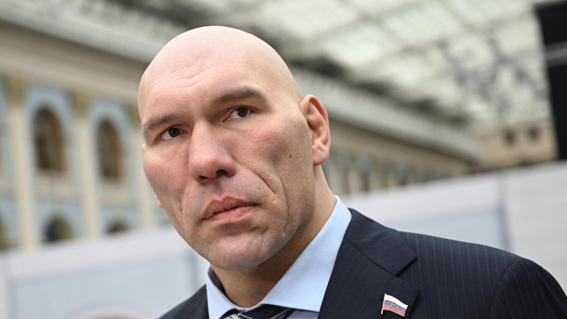 Валуев прокомментировал видео о "кнуте и прянике"