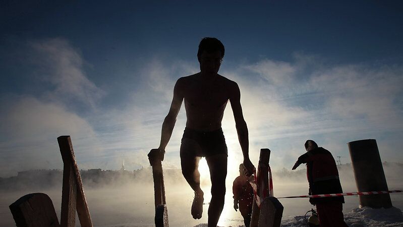 Власти Петербурга просят не купаться на Крещение в необорудованных местах