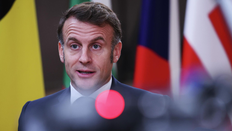 "Водяной пистолет": во Франции высмеяли "базуку" Макрона