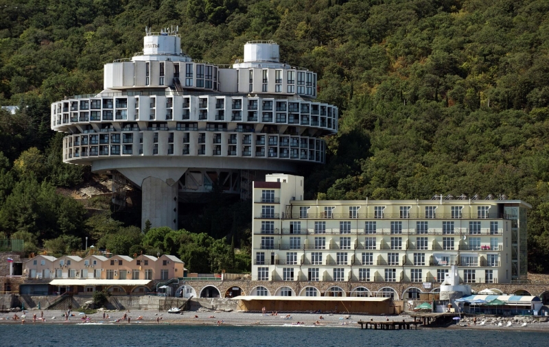 Замки, высотки и терема: самые красивые исторические отели России