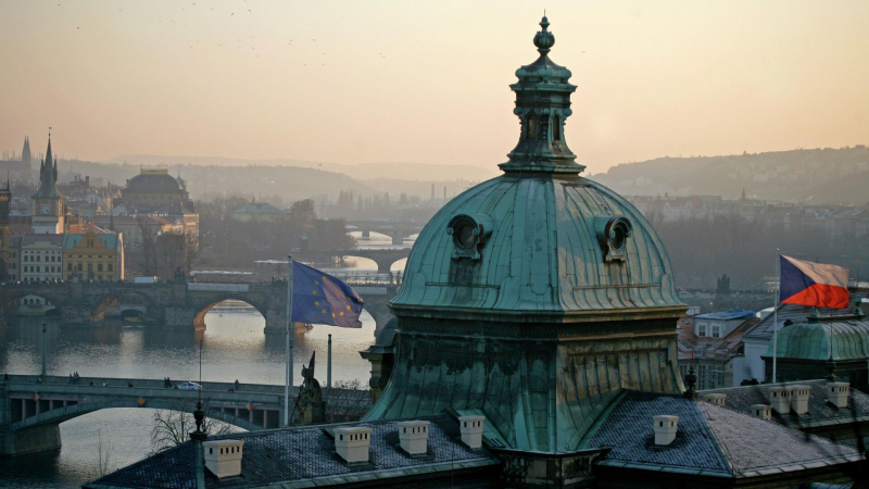 Чехия возобновила процесс выдачи ВНЖ беженцам с Украины