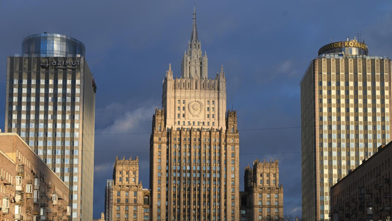 Десятки дипкурьеров погибли при исполнении обязанностей, заявили в МИД