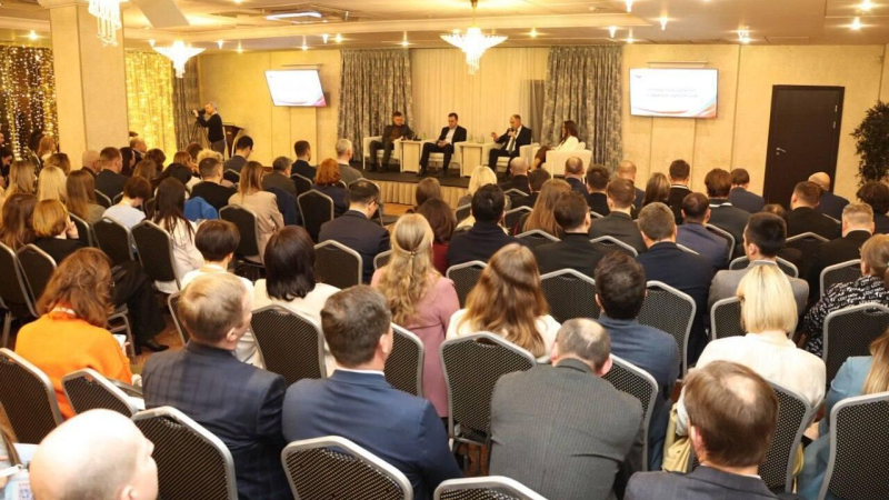 Диалог Минпромторга, РЭЦ и центров поддержки экспорта состоялся в Казани