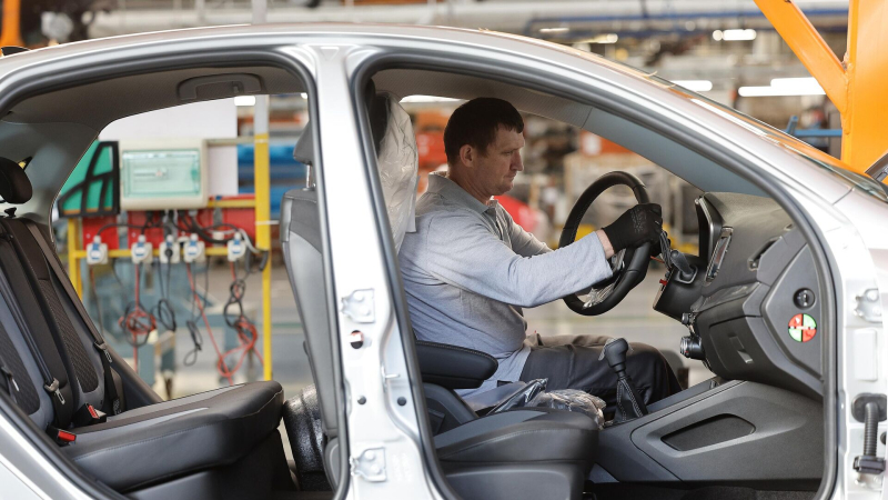 Для крупнейших автопроизводителей отсрочили уплату утильсбора