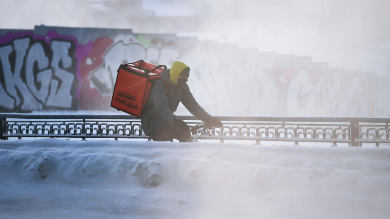 "Додо Пицца" договорилась с курьером из Челябинска о партнерстве