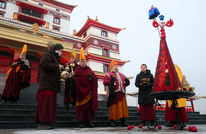 "Это свершится при одном условии". Что буддийские монахи предрекли России