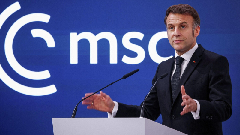 Французский политик назвал позором просьбу Макрона к Трампу