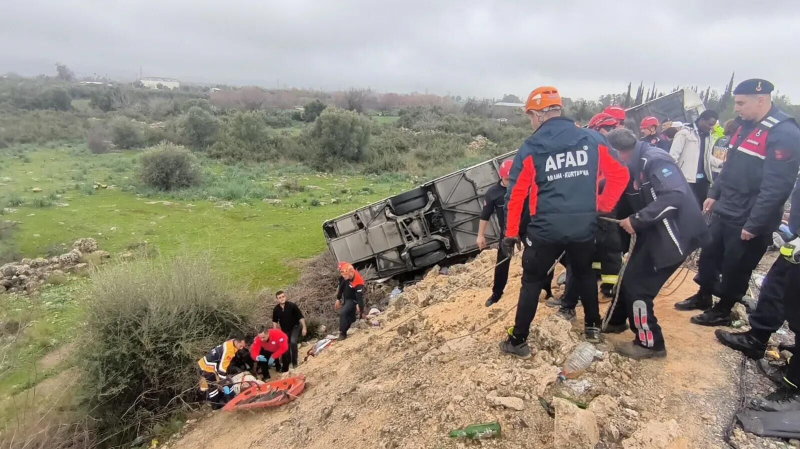 Генконсульство выясняет наличие россиян среди пострадавших в ДТП в Анталье