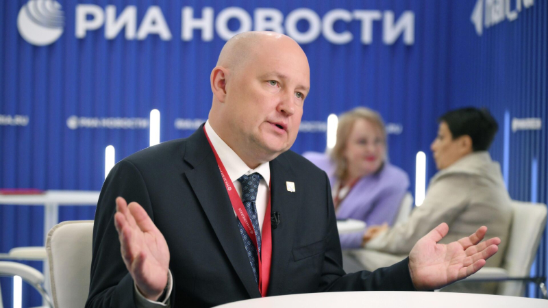 Глава Севастополя поручил "вернуть в реальность" организаторов концертов