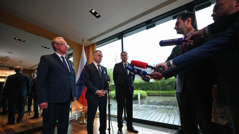 Источник: делегация России на переговорах по Украине вернулись в Москву