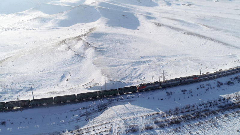 Из-за схода вагонов в Хабаровском крае задержали два поезда