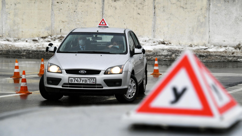 Юрист разъяснил правила пересдачи экзаменов на права в России