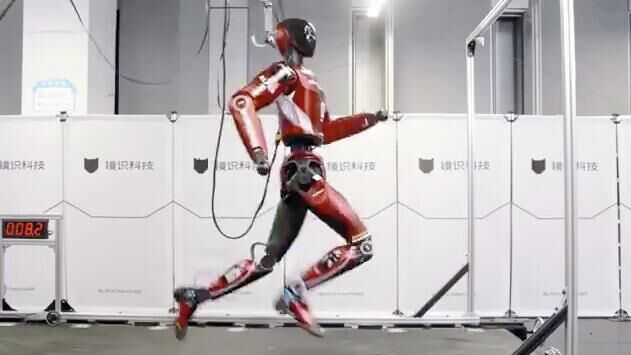 Китай представил самого быстрого робота-гуманоида