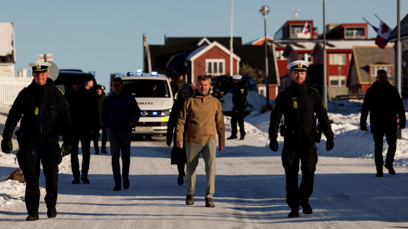 Король Дании прибыл в Гренландию