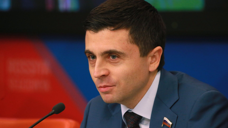 Медики оказали помощь экс-депутату Госдумы Бальбеку в суде