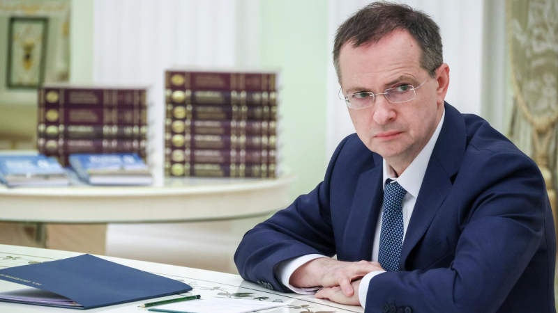 Мединский дал совет иностранцам, желающим понять Россию