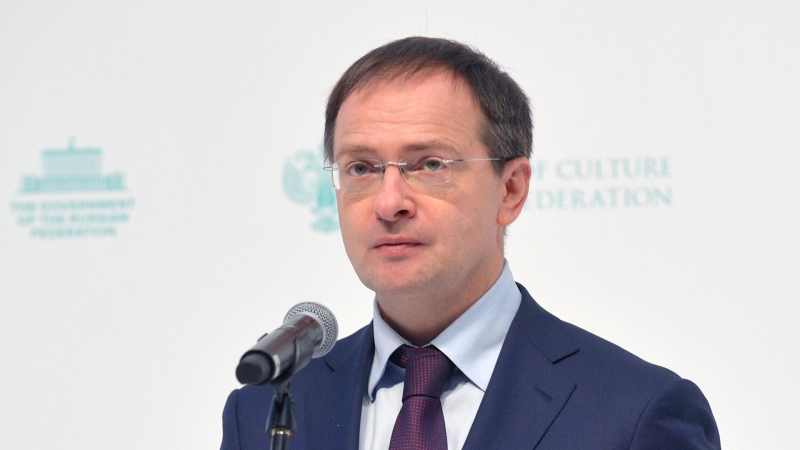 Мединский сравнил Россию с одной большой семьей