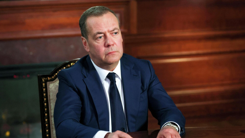 Медведев: если рядом с России будет страна НАТО, угроза будет постоянной