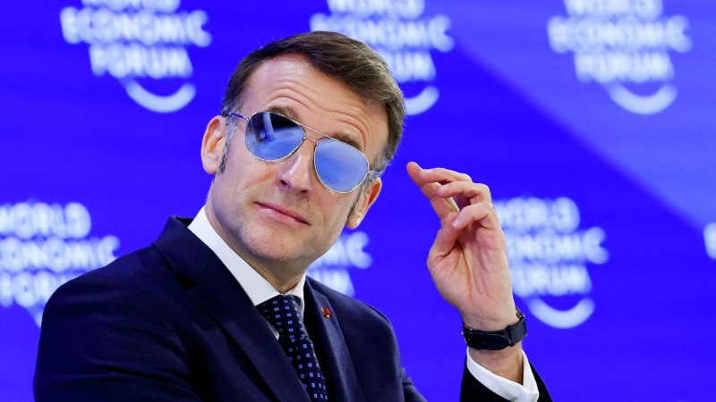 "Мерзкая лягушка". Новый план Макрона по Украине вызвал ярость в Британии