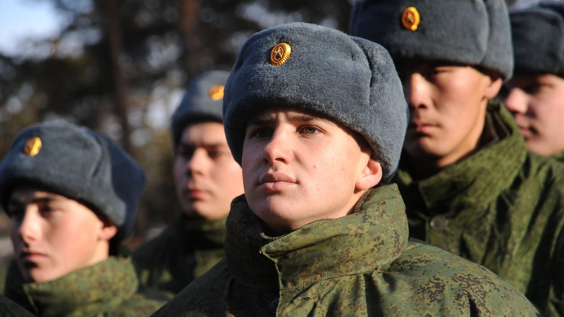 Минобороны предложило издать пособие по геополитике для призывников