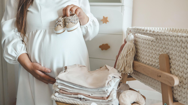 Минтруд выровнял пособие по беременности для студенток