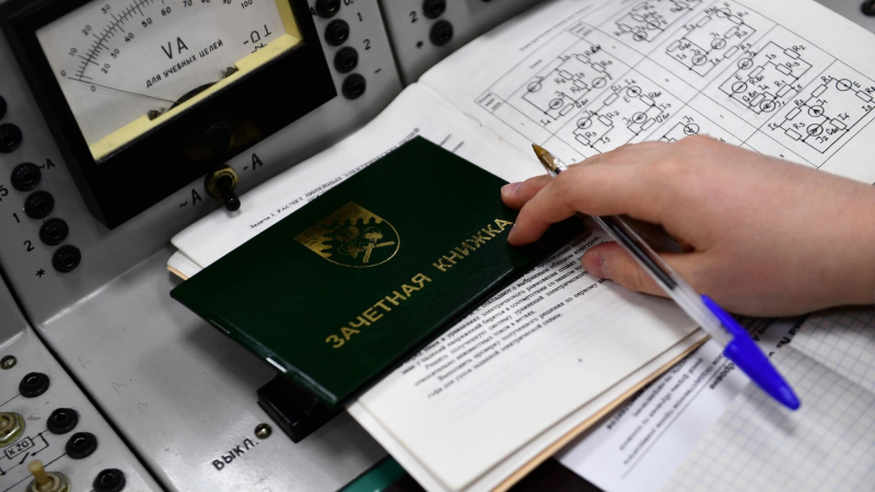 Мишустин рассказал о реакции студентов на перевод зачеток в электронный вид