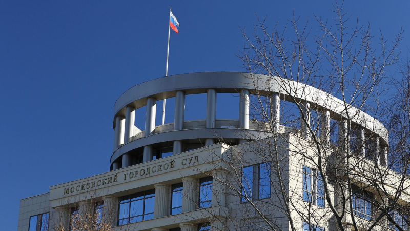 Мосгорсуд наложил обеспечительные меры на картины Рериха и его сыновей