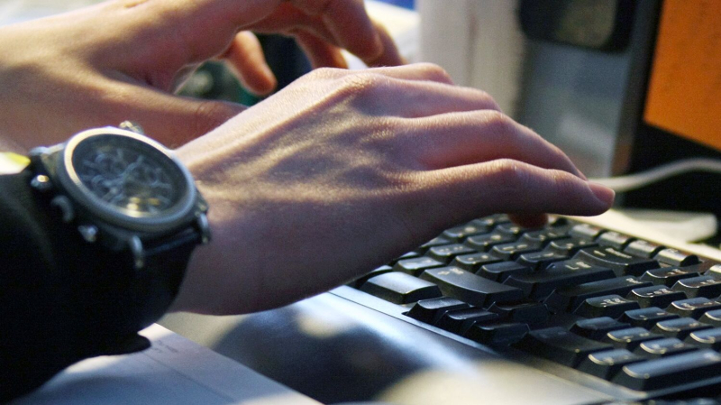 Мошенники собирают "пожертвования" к 23 февраля, используя дипфейки